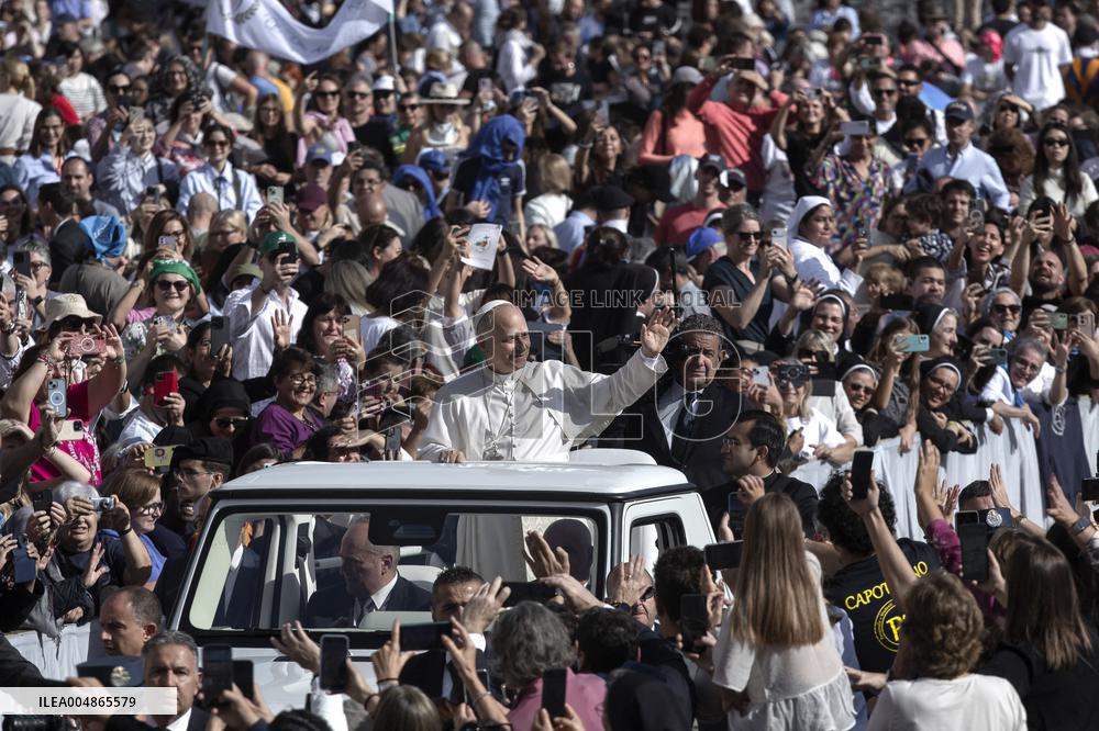 Pope Meets Education Delegates - Vatican