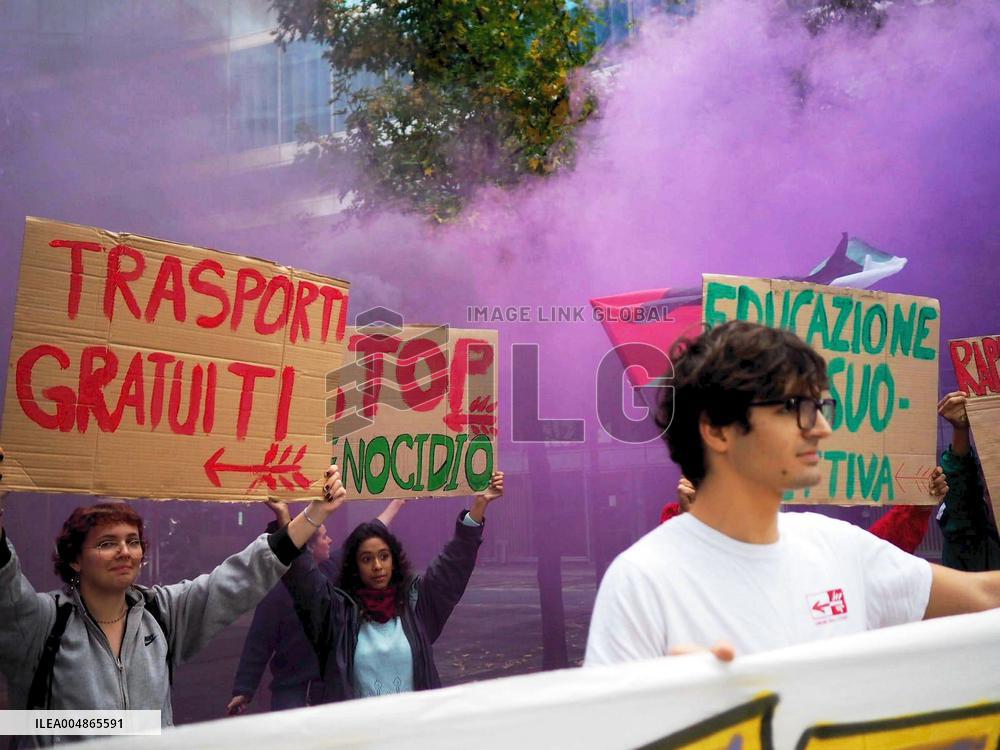 Student Blitz Leading Up To The November 14 Student Strike - Milan