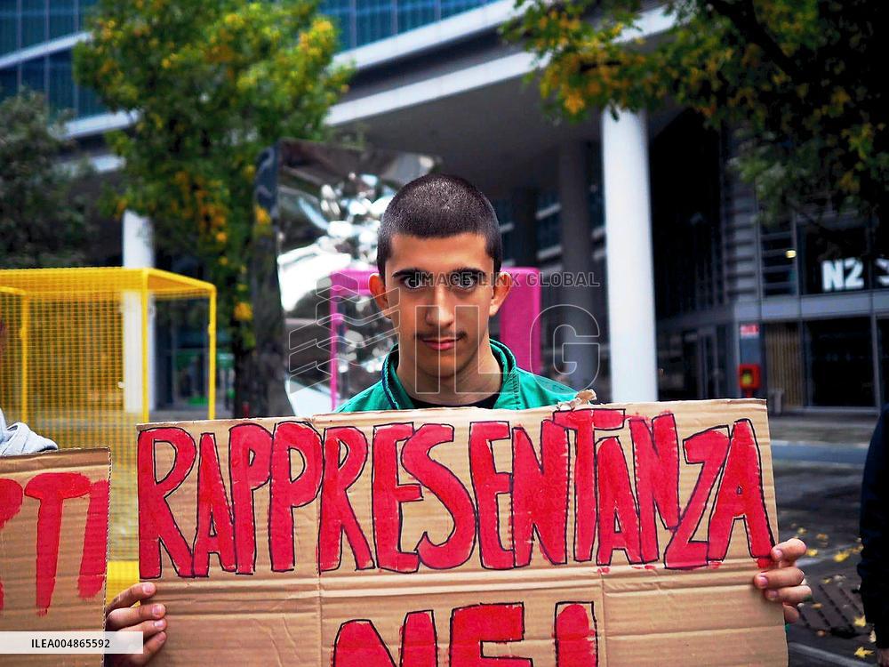 Student Blitz Leading Up To The November 14 Student Strike - Milan