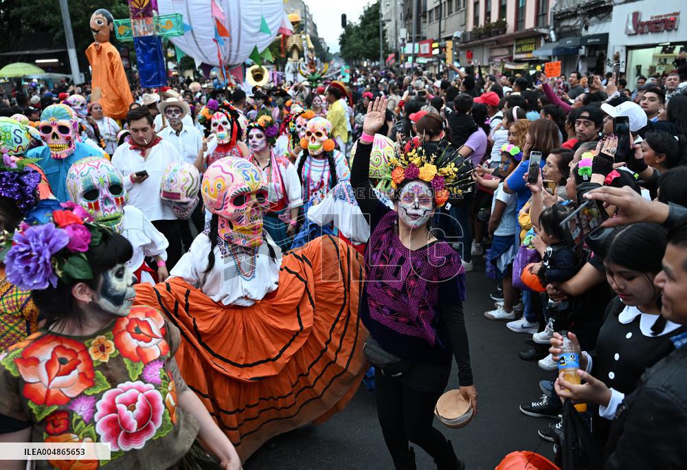 Annual Dia De Muertos Parade - Mexico City