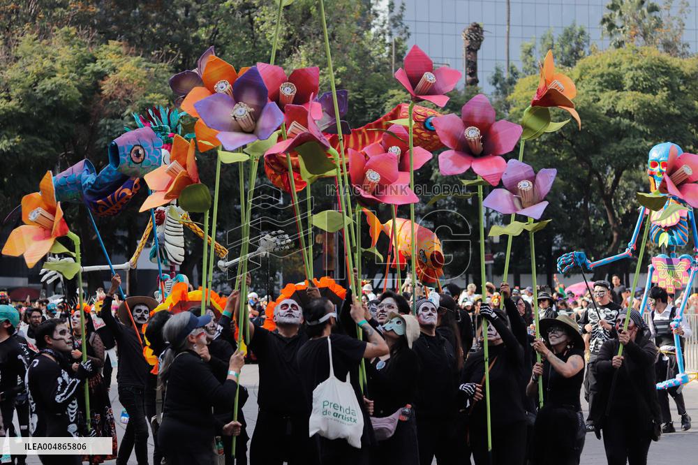 Annual Dia de Muertos Parade - Mexico City