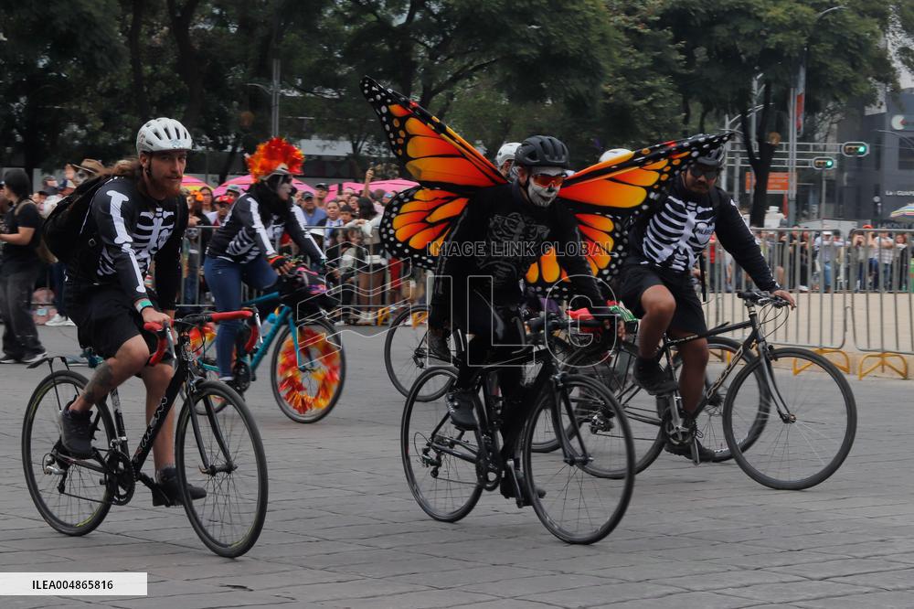 Annual Dia de Muertos Parade - Mexico City