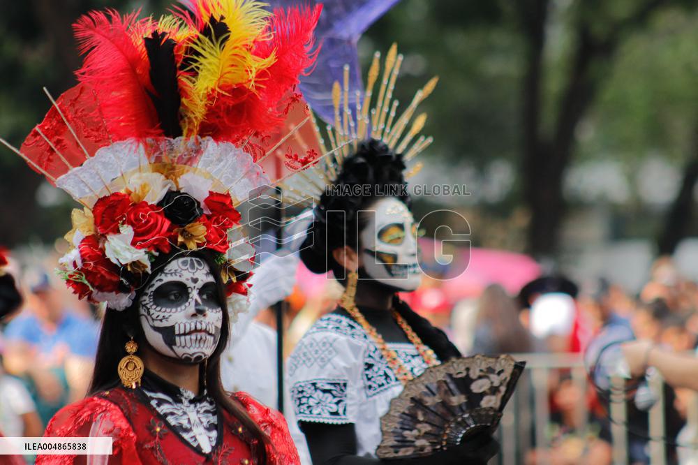 Annual Dia de Muertos Parade - Mexico City