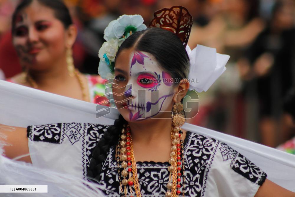 Annual Dia de Muertos Parade - Mexico City