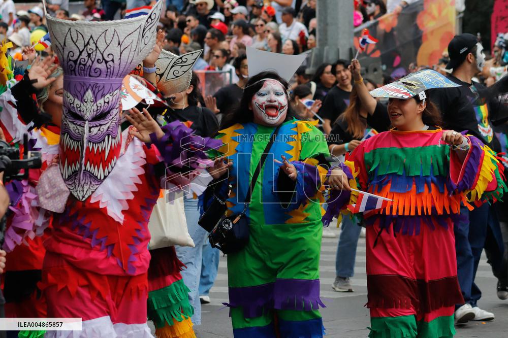 Annual Dia de Muertos Parade - Mexico City