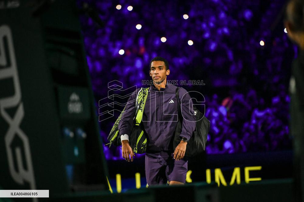 Jannik Sinner vs Felix Auger-Aliassime at Rolex Paris Masters 2025 in Paris FA