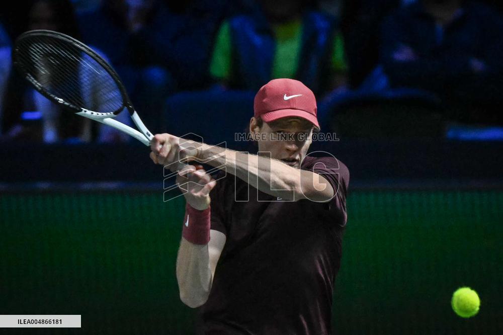 Jannik Sinner vs Felix Auger-Aliassime at Rolex Paris Masters 2025 in Paris FA