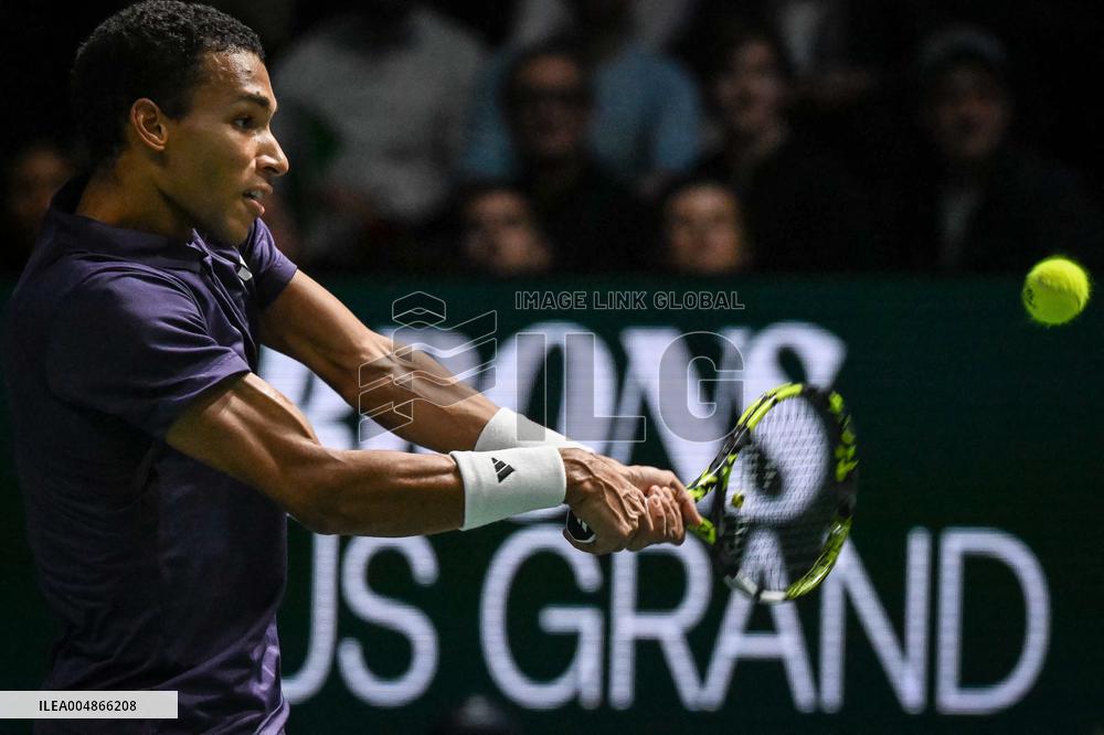 Jannik Sinner vs Felix Auger-Aliassime at Rolex Paris Masters 2025 in Paris FA