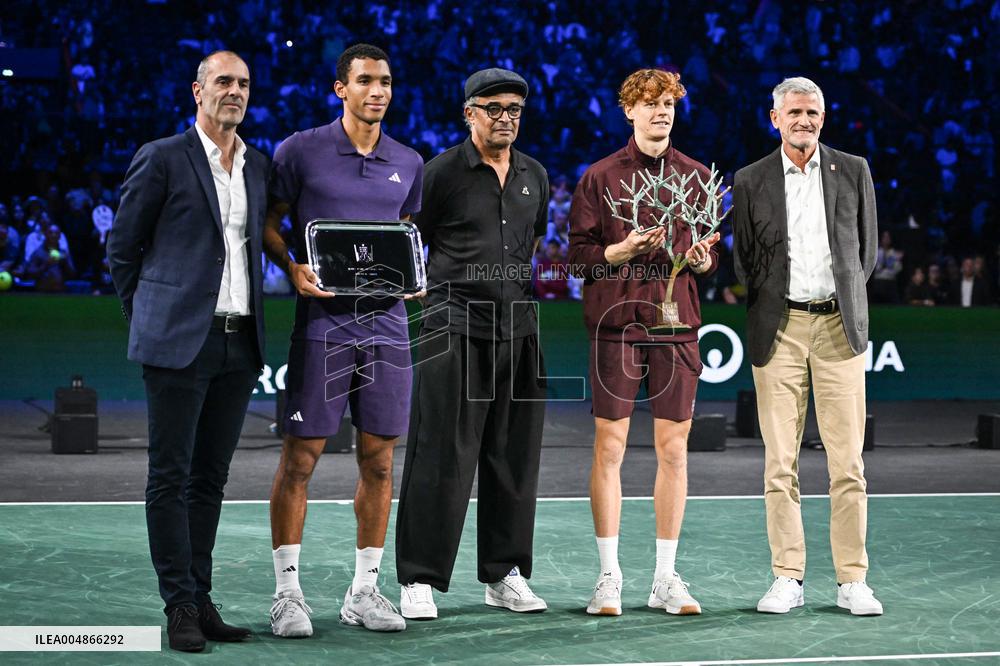 Jannik Sinner celebrates victory at Rolex Paris Masters 2025 in Paris FA