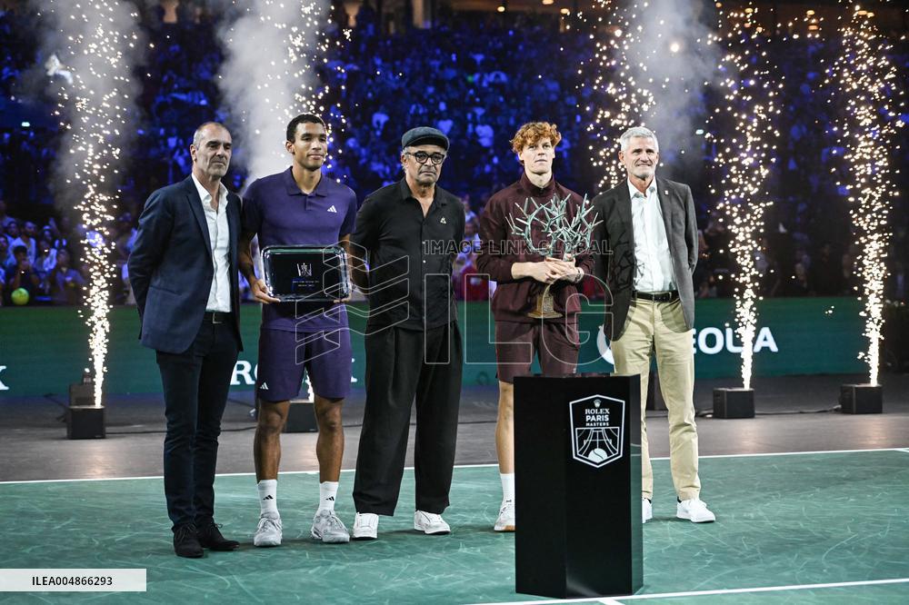 Jannik Sinner celebrates victory at Rolex Paris Masters 2025 in Paris FA