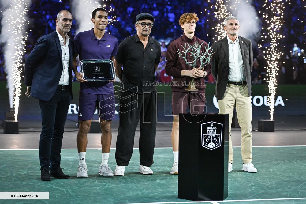 Jannik Sinner celebrates victory at Rolex Paris Masters 2025 in Paris FA