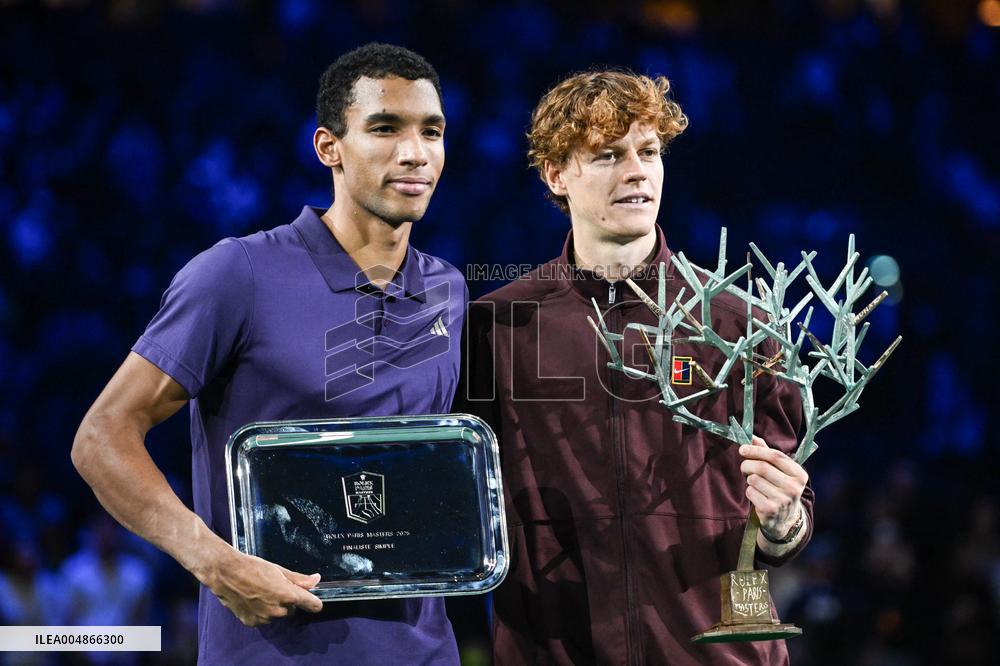 Jannik Sinner celebrates victory at Rolex Paris Masters 2025 in Paris FA