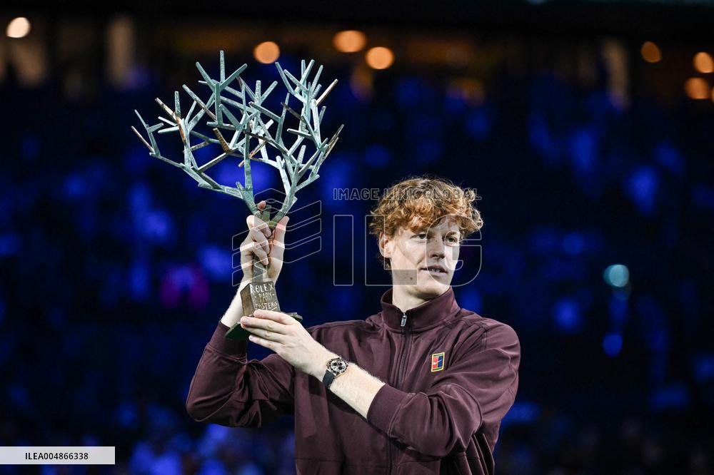 Jannik Sinner celebrates victory at Rolex Paris Masters 2025 in Paris FA