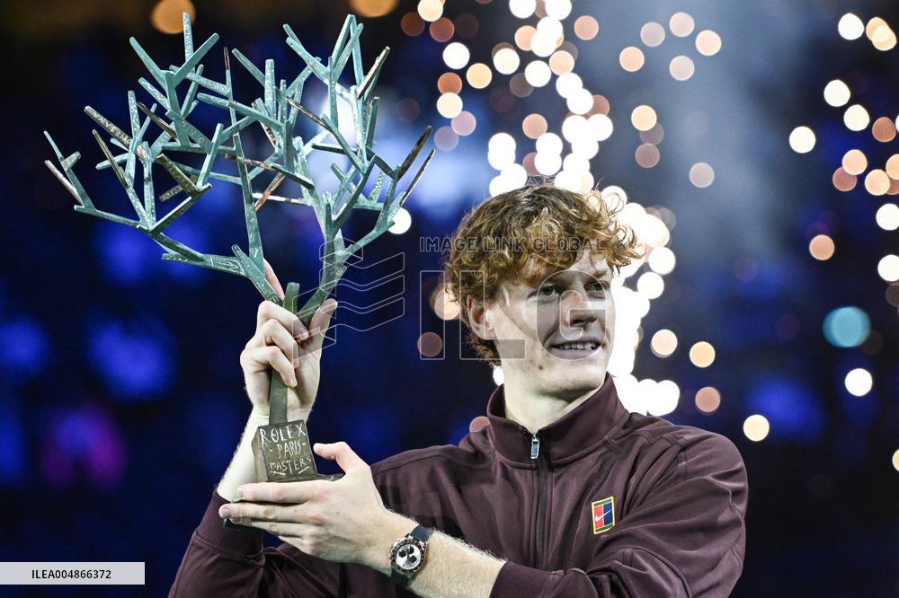 Jannik Sinner celebrates victory at Rolex Paris Masters 2025 in Paris FA