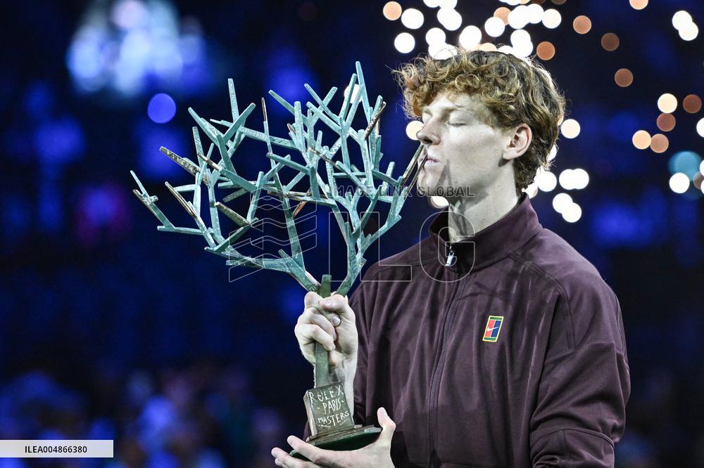 Jannik Sinner celebrates victory at Rolex Paris Masters 2025 in Paris FA