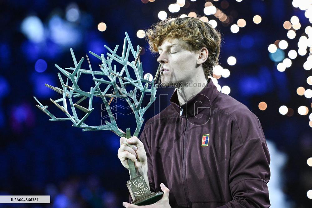 Jannik Sinner celebrates victory at Rolex Paris Masters 2025 in Paris FA