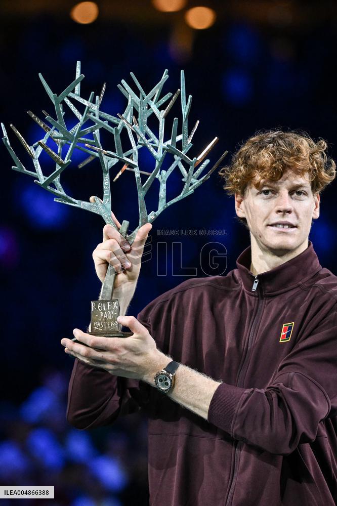 Jannik Sinner celebrates victory at Rolex Paris Masters 2025 in Paris FA