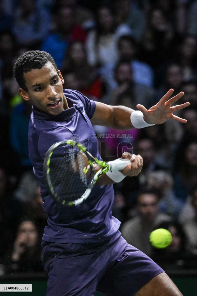 Jannik Sinner vs Felix Auger-Aliassime at Rolex Paris Masters 2025 in Paris FA