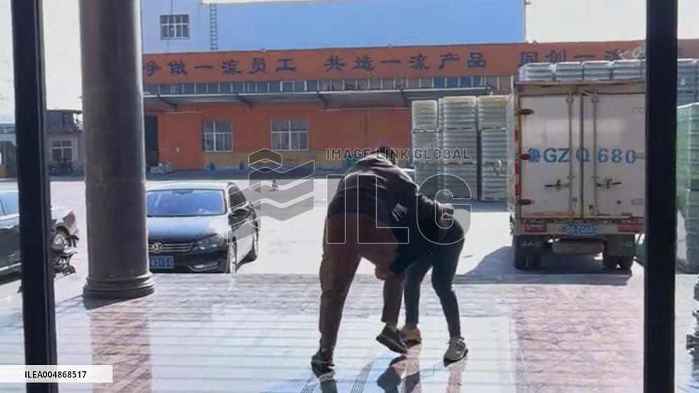 China: Men and Dogs Brawl Simultaneously in Shandong