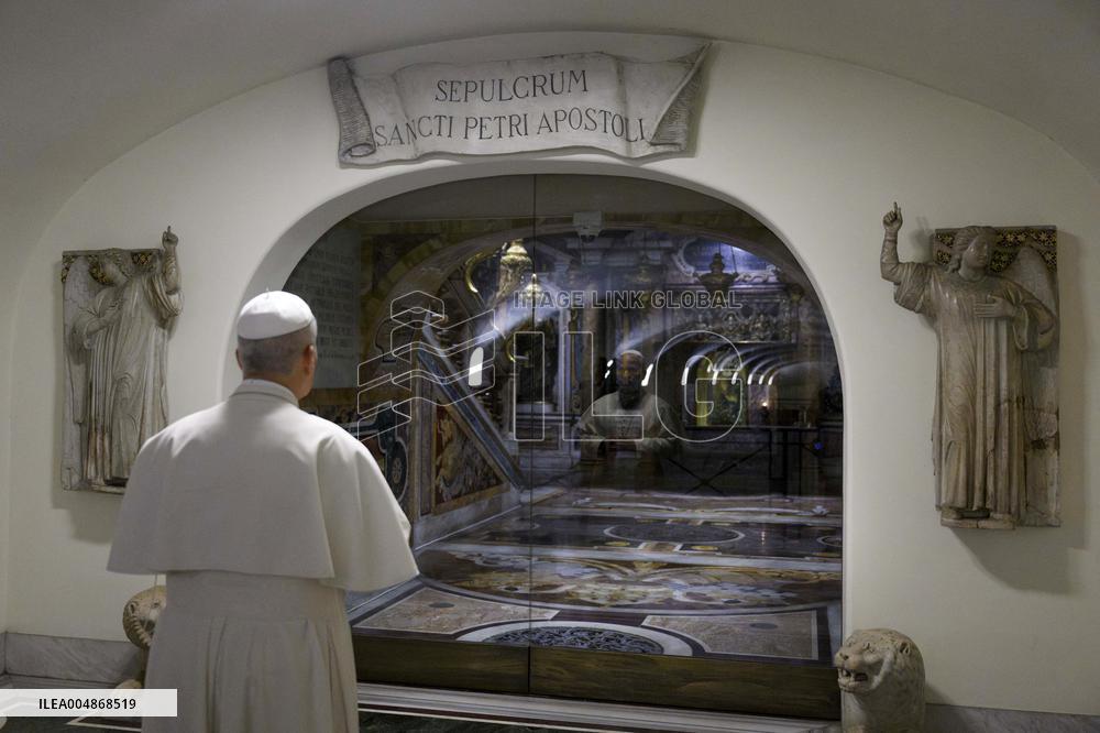 Pope Leo XIV In The Crypt Of The Popes On All Souls Day - Vatican