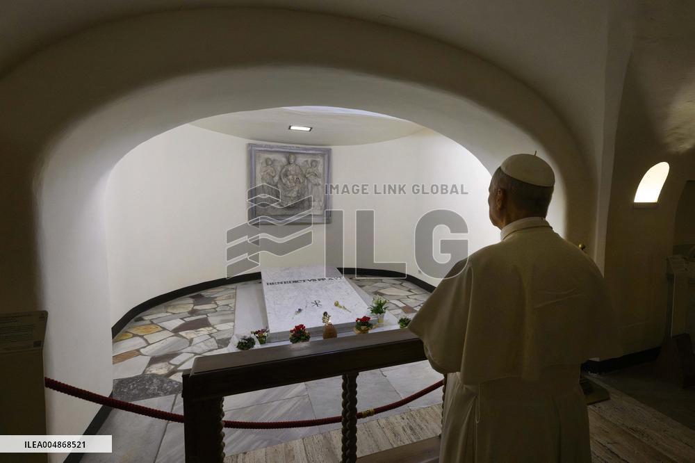 Pope Leo XIV In The Crypt Of The Popes On All Souls Day - Vatican
