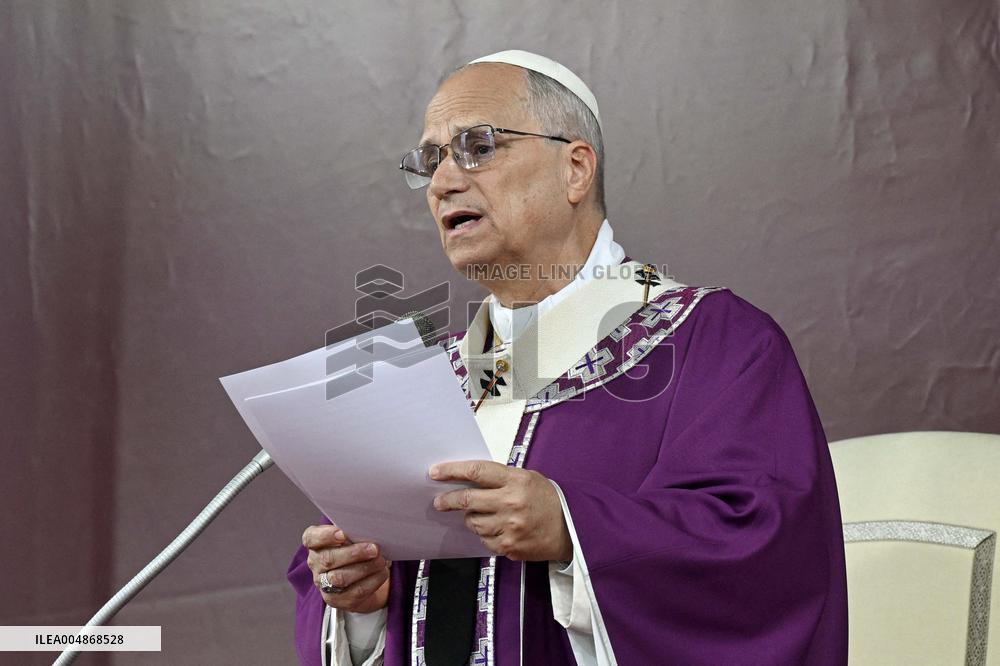 Pope Leo XIV Presides Over Mass At Rome s Cemetery