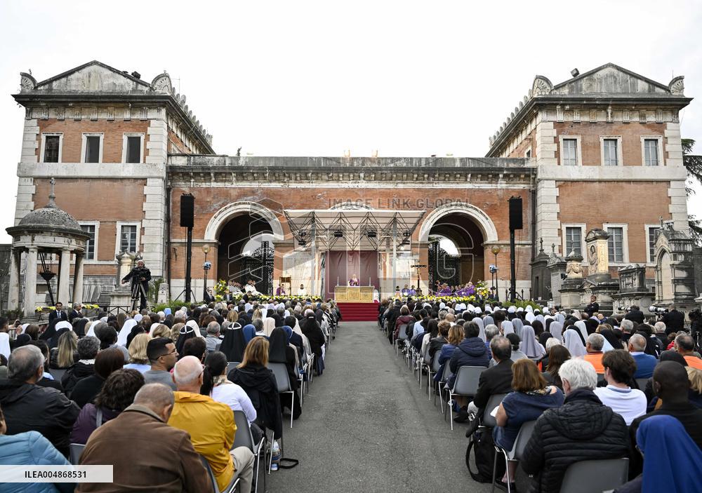 Pope Leo XIV Presides Over Mass At Rome s Cemetery