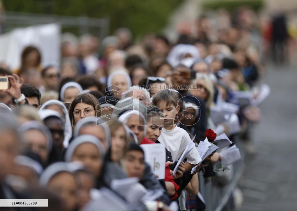 Pope Leone XIV Celebrates Mass at Verano Cemetery - Rome