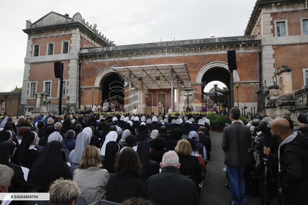 Pope Leone XIV Celebrates Mass at Verano Cemetery - Rome