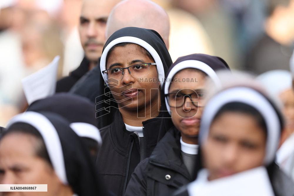 Pope Leone XIV Celebrates Mass at Verano Cemetery - Rome