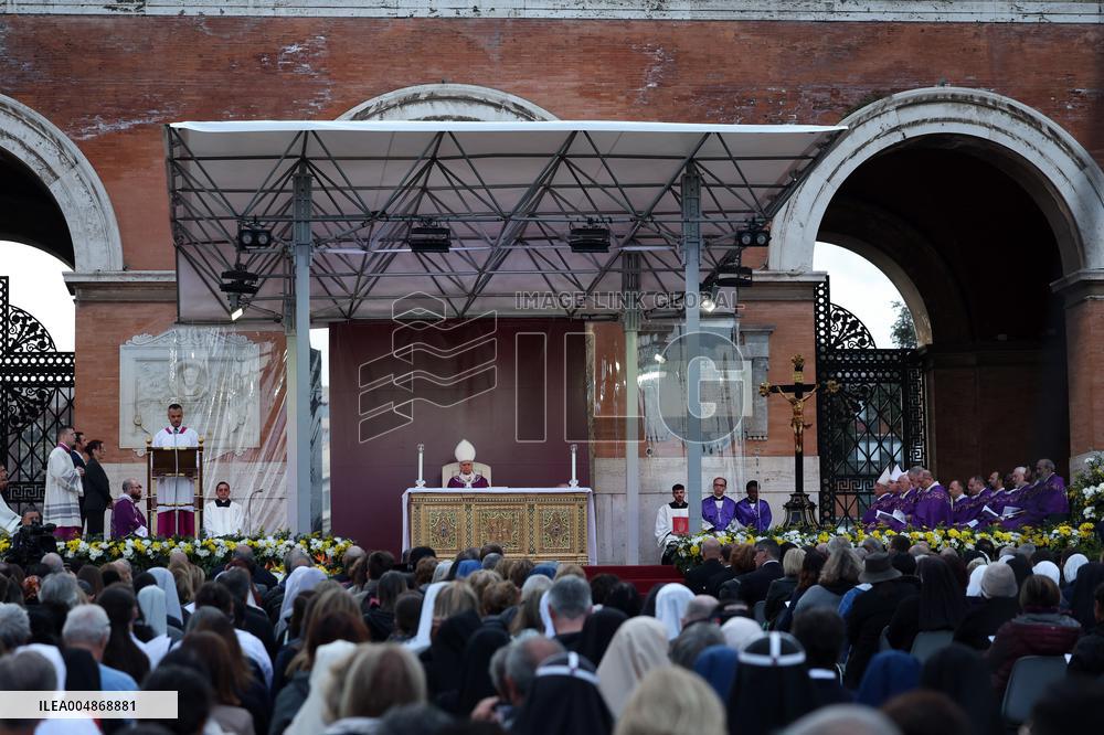 Pope Leone XIV Celebrates Mass at Verano Cemetery - Rome