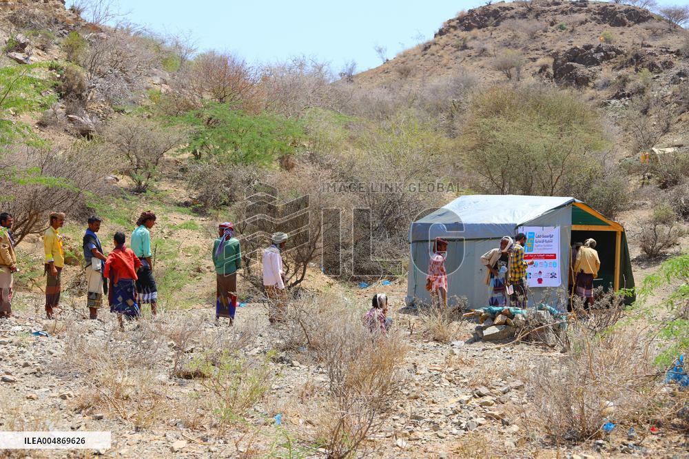 File - Displaced Families – Taiz