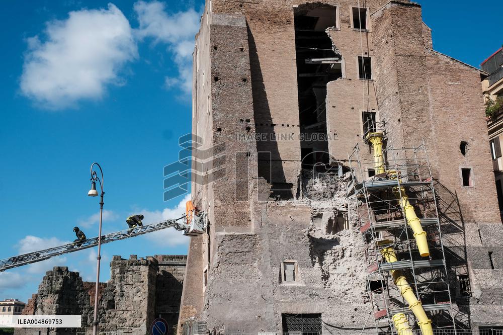 Collapse Of The Torre Dei Conti In The Imperial Forums - Rome