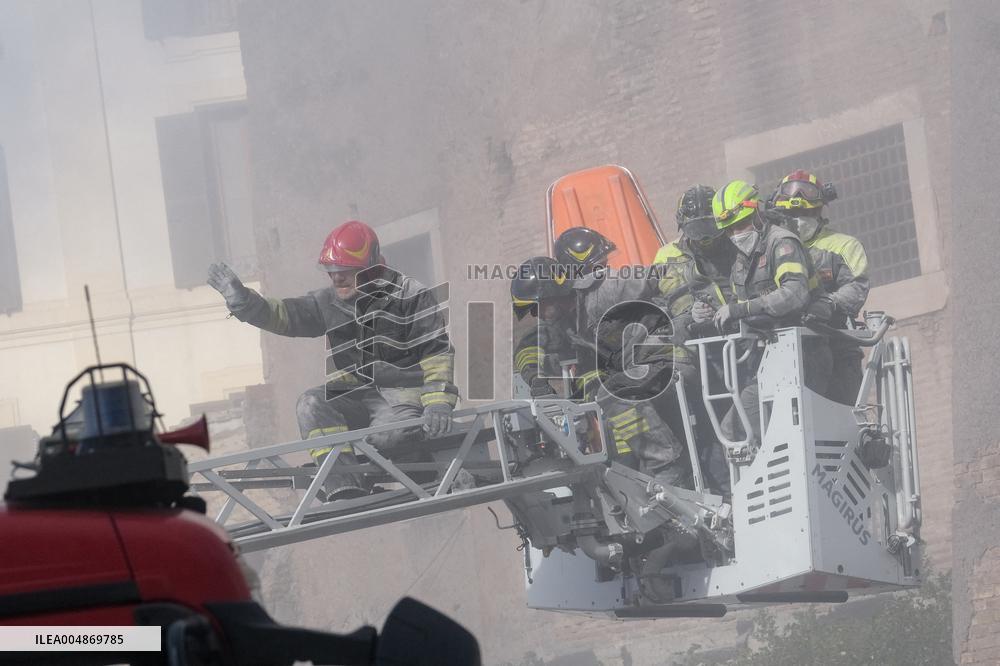 Collapse Of The Torre Dei Conti In The Imperial Forums - Rome