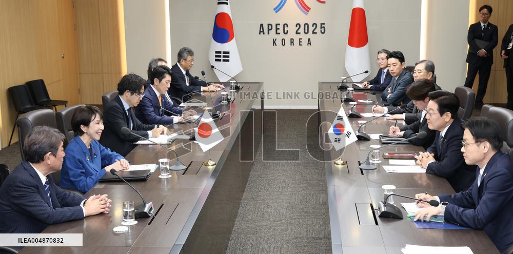 Japan-S. Korea summit