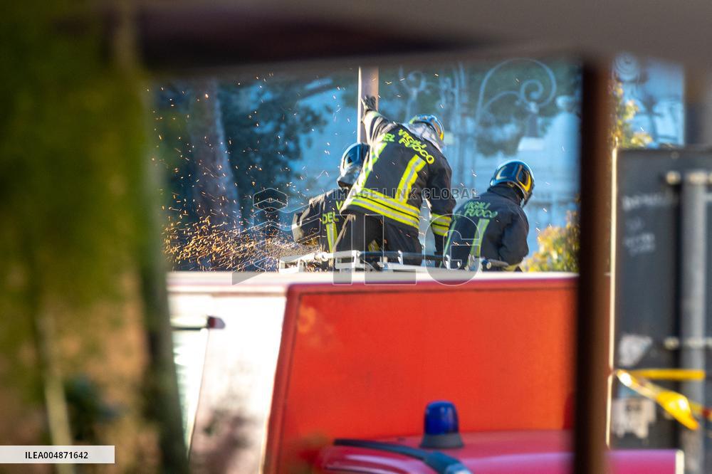 Worker Dies in Medieval Tower Collapse - Ro