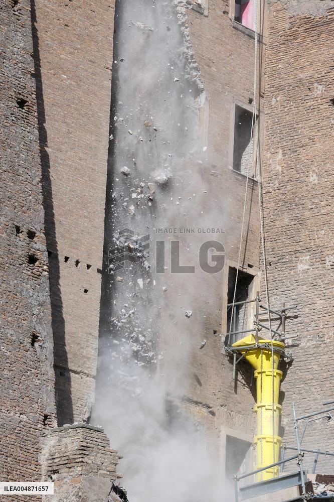 Worker Dies in Medieval Tower Collapse - Ro