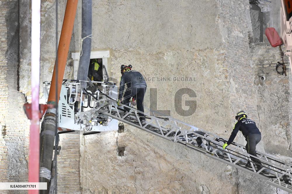 Worker Dies in Medieval Tower Collapse - Ro