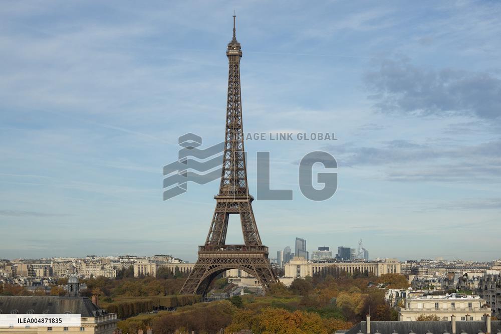 Illustration of La Defense and the Effeil Tower - Paris
