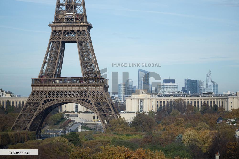 Illustration of La Defense and the Effeil Tower - Paris