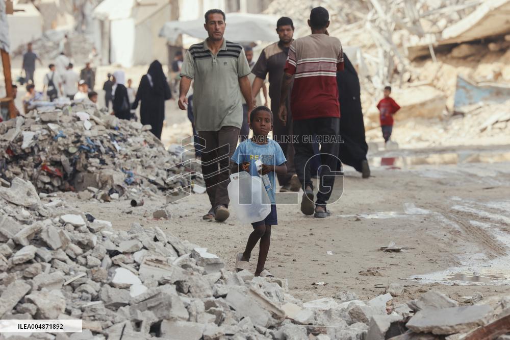 Meal and Water Distribution in Gaza