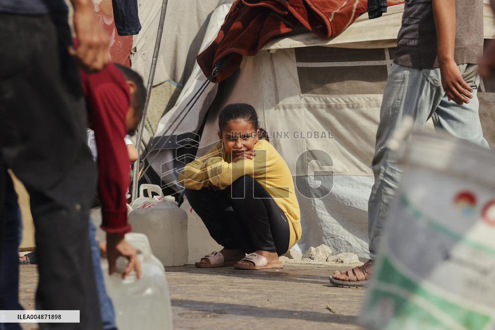Meal and Water Distribution in Gaza