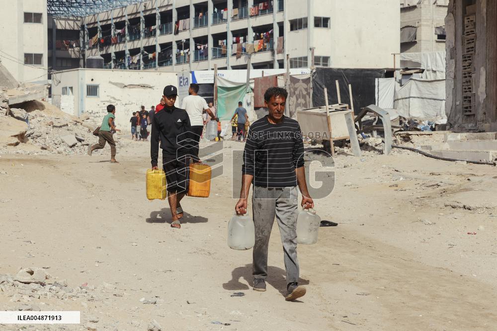 Meal and Water Distribution in Gaza