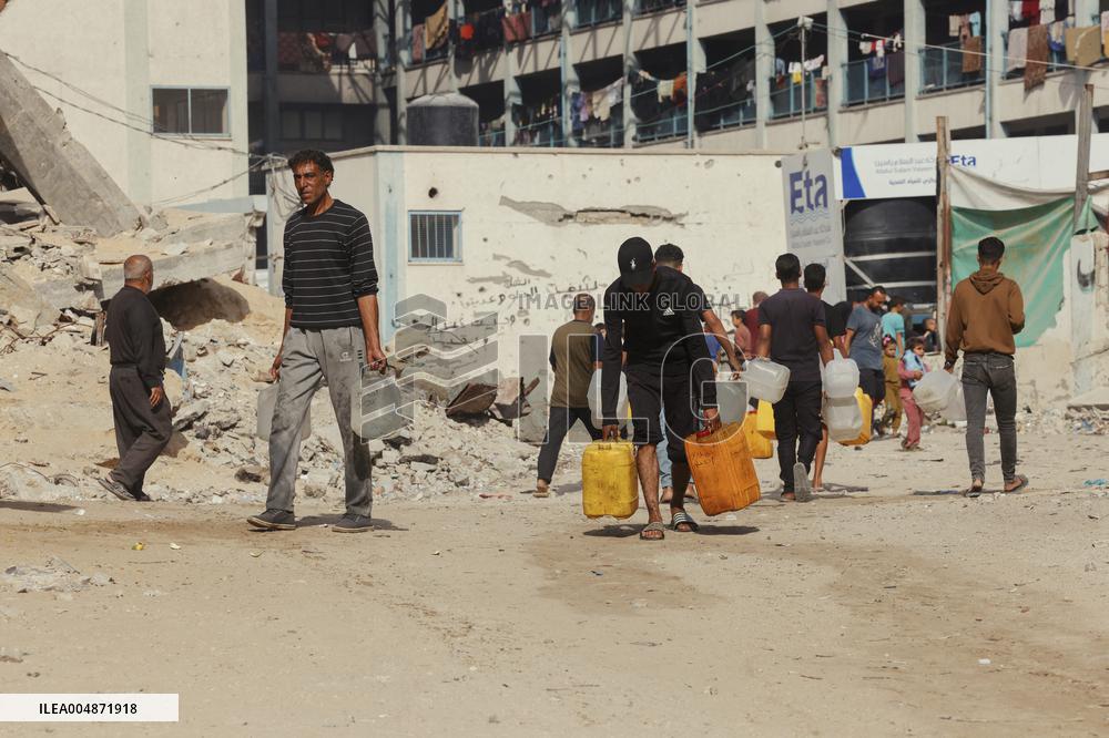 Meal and Water Distribution in Gaza