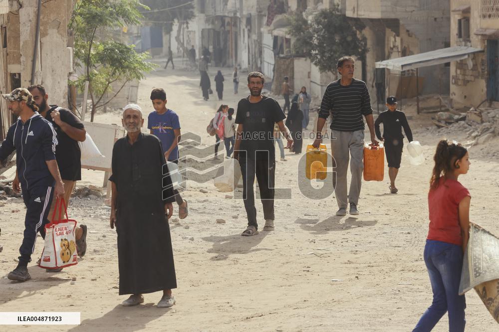 Meal and Water Distribution in Gaza