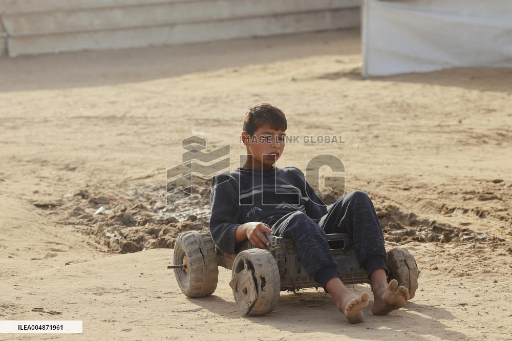 Meal and Water Distribution in Gaza