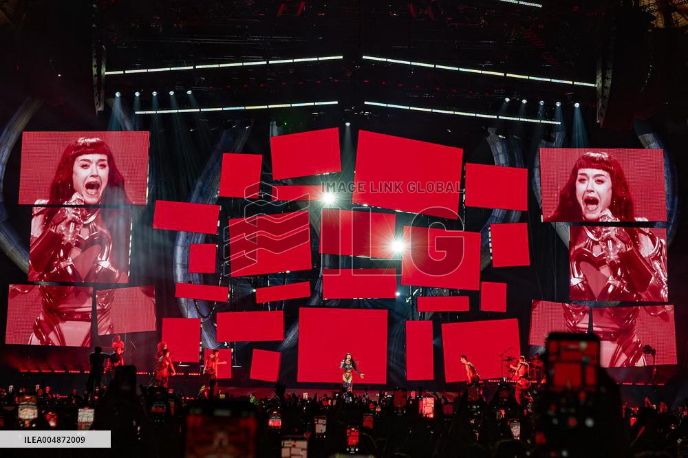 Katy Perry At The Life Times Tour 2025 - Casalecchio di Reno