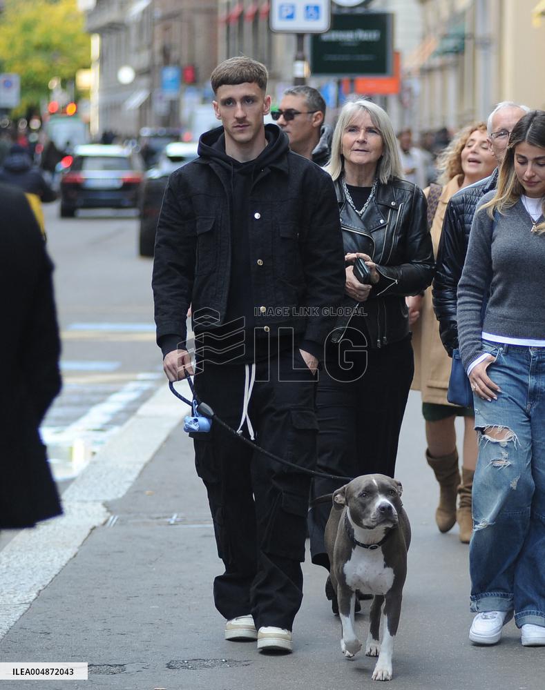 Alexis Saelemaekers Spotted In Milan With Family - Italy
