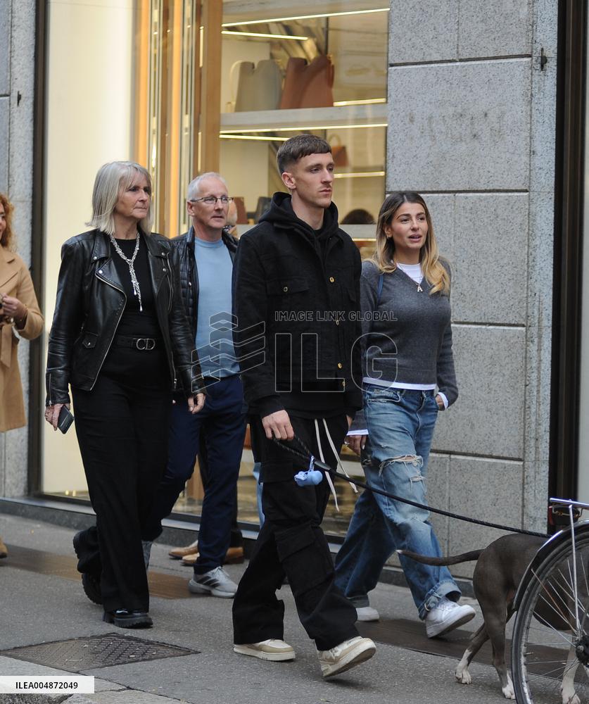 Alexis Saelemaekers Spotted In Milan With Family - Italy