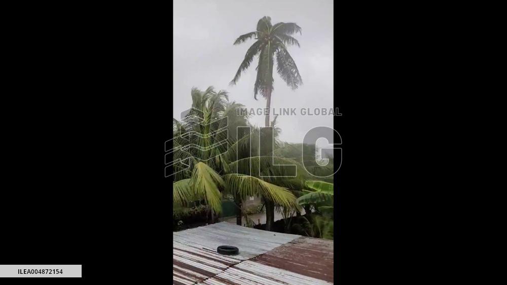 Philippines: Typhoon Kalmaegi Lashes Central Regions With Strong Winds and Heavy Rain 3